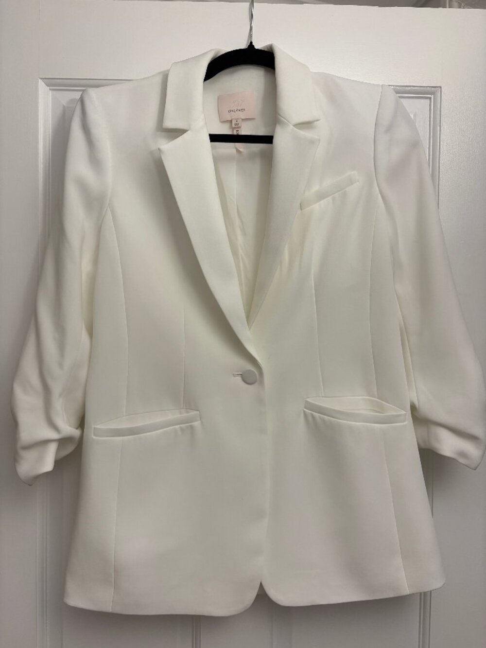 Cinq à Sept Khloe Blazer in White, Size 4